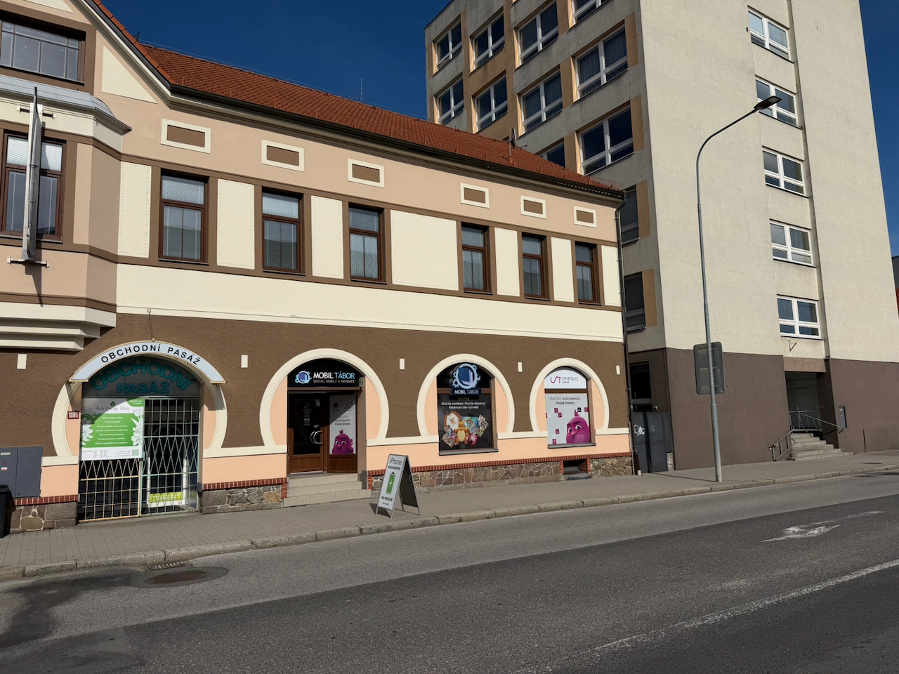 Exteriér prodejny Mobil Tábor na adrese Purkyňova 1085 v Táboře